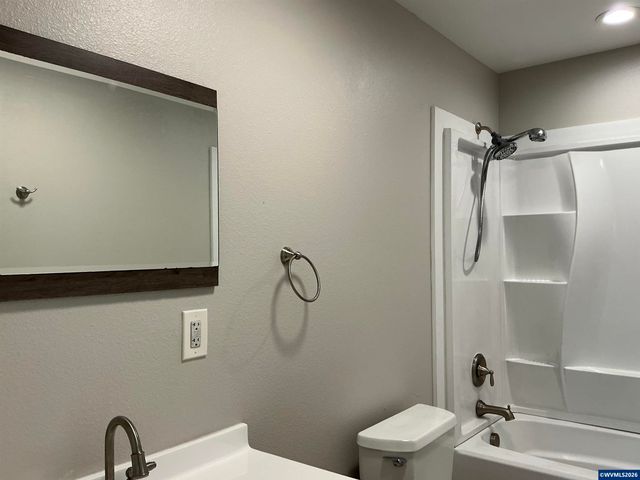 908 Water Av NE, Albany, OR 97321