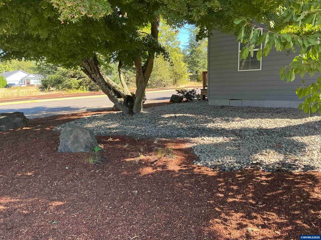 908 Water Av NE, Albany, OR 97321