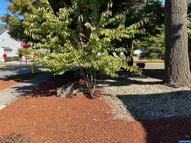 908 Water Av NE, Albany, OR 97321