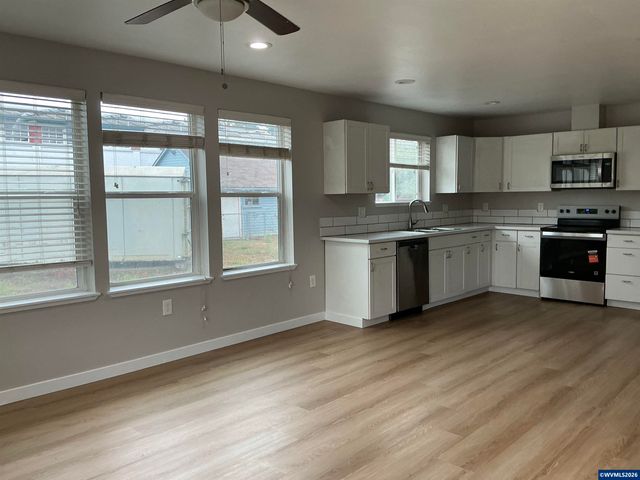 908 Water Av NE, Albany, OR 97321