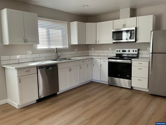 908 Water Av NE, Albany, OR 97321