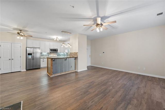 6901 Hanesbrook Circle 102, Clemmons, NC 27012