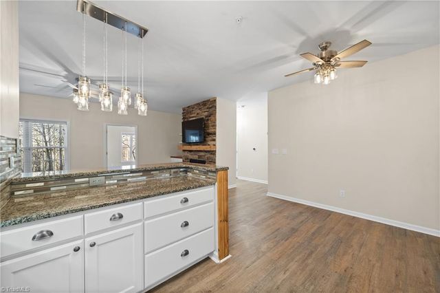 6901 Hanesbrook Circle 102, Clemmons, NC 27012