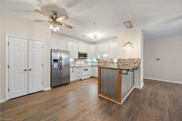 6901 Hanesbrook Circle 102, Clemmons, NC 27012