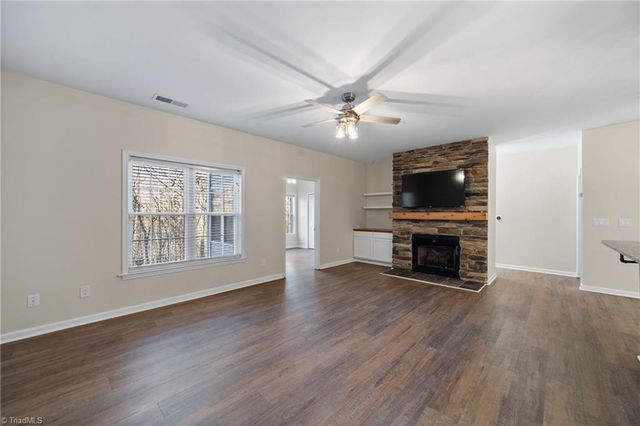 6901 Hanesbrook Circle 102, Clemmons, NC 27012