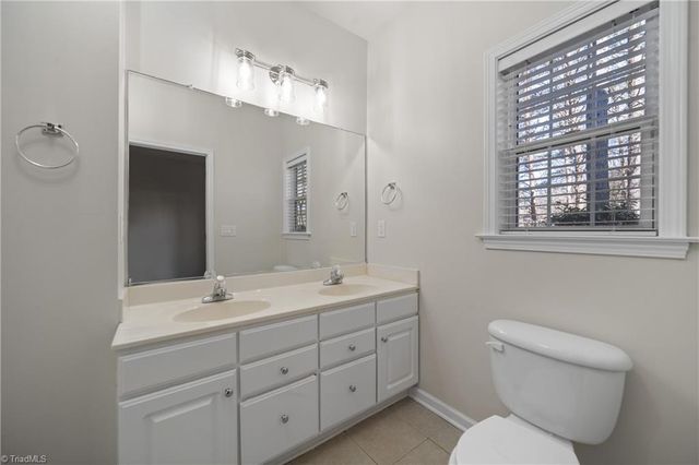 6901 Hanesbrook Circle 102, Clemmons, NC 27012