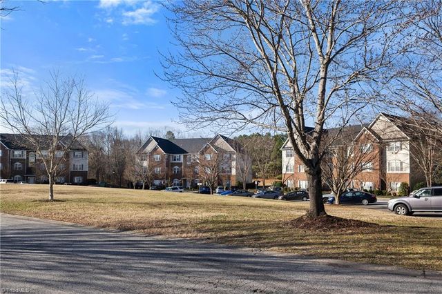 6901 Hanesbrook Circle 102, Clemmons, NC 27012