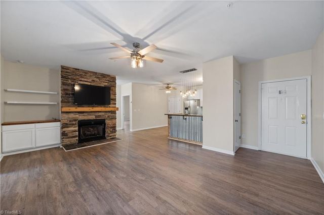 6901 Hanesbrook Circle 102, Clemmons, NC 27012