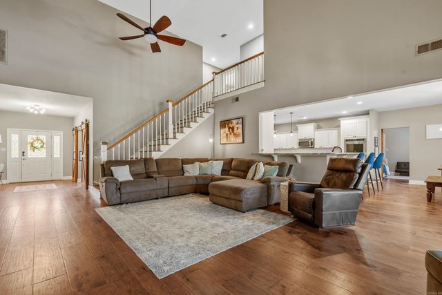 128 Parkway Pl, Pearcy, AR 71964