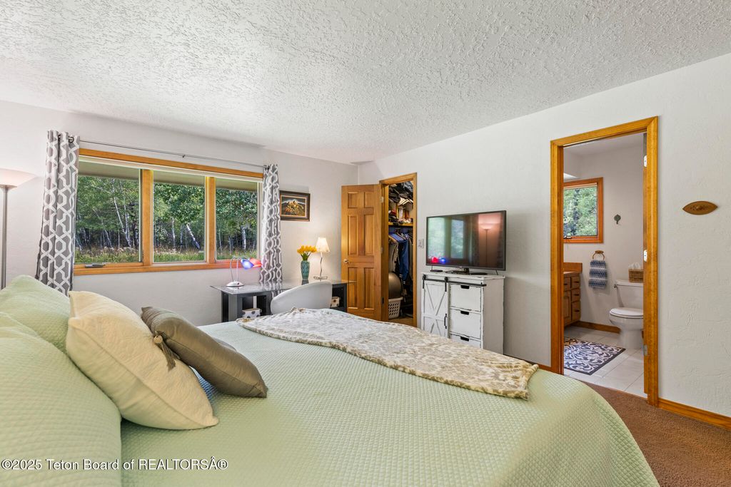 3610 N LAKE CREEK Drive, Wilson, WY 83014 photo 38