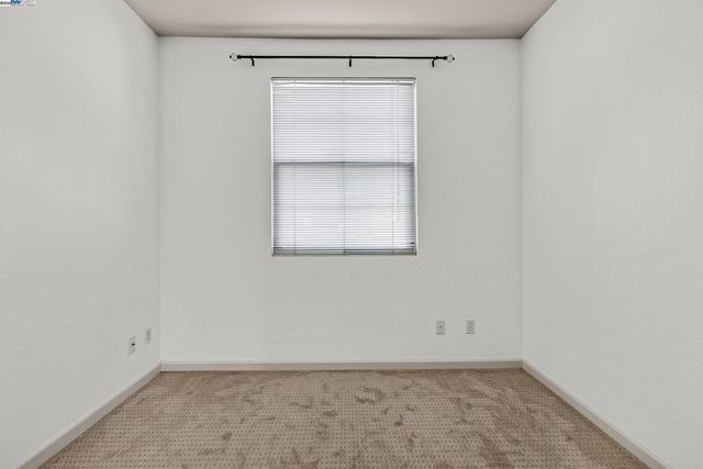 710 City Walk Pl 4, Hayward, CA 94541