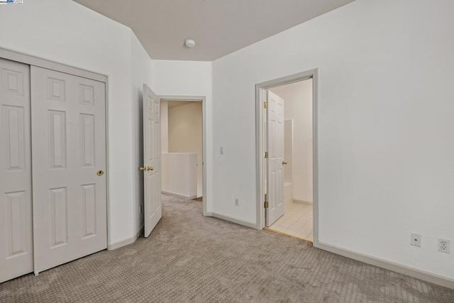 710 City Walk Pl 4, Hayward, CA 94541