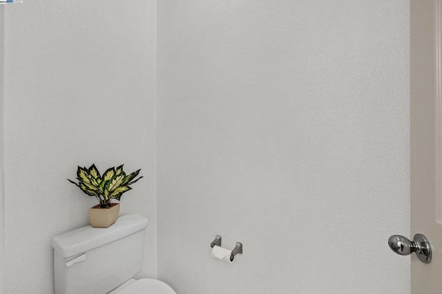 710 City Walk Pl 4, Hayward, CA 94541