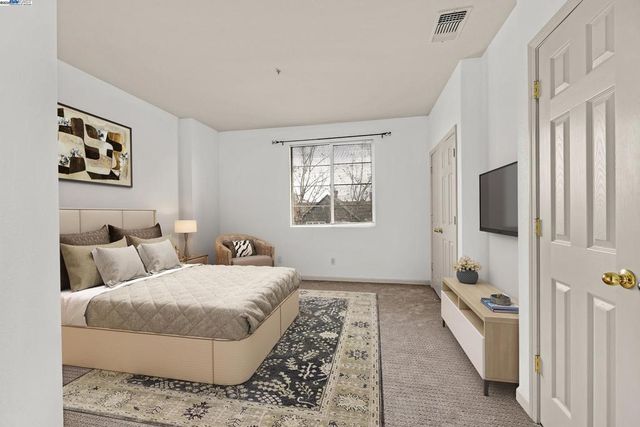 710 City Walk Pl 4, Hayward, CA 94541