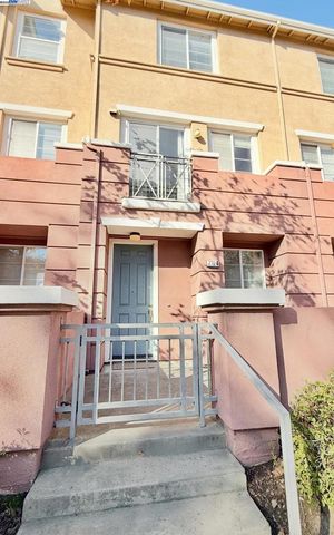 710 City Walk Pl 4, Hayward, CA 94541