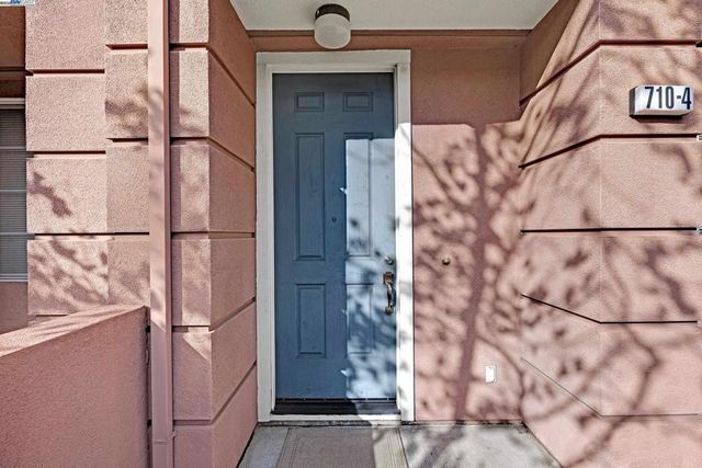 710 City Walk Pl 4, Hayward, CA 94541