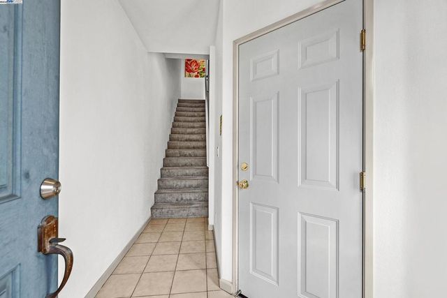 710 City Walk Pl 4, Hayward, CA 94541