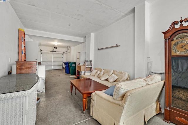 710 City Walk Pl 4, Hayward, CA 94541