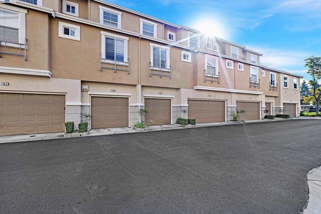 710 City Walk Pl 4, Hayward, CA 94541