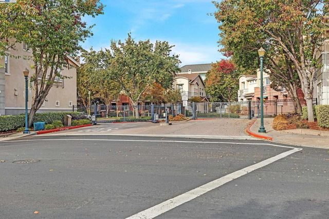 710 City Walk Pl 4, Hayward, CA 94541