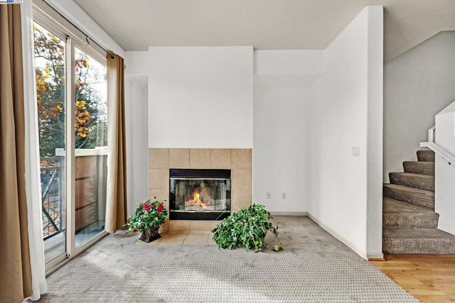 710 City Walk Pl 4, Hayward, CA 94541