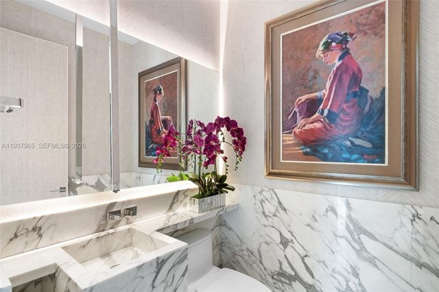 900 Brickell Key Blvd 2004, Miami, FL 33131