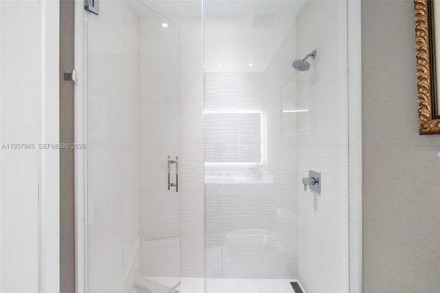 900 Brickell Key Blvd 2004, Miami, FL 33131