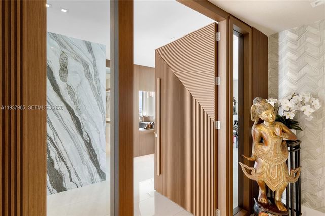 900 Brickell Key Blvd 2004, Miami, FL 33131