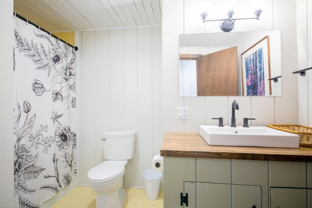 261 Handle Road, Dover, VT 05356