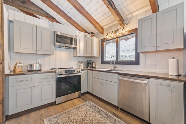 261 Handle Road, Dover, VT 05356