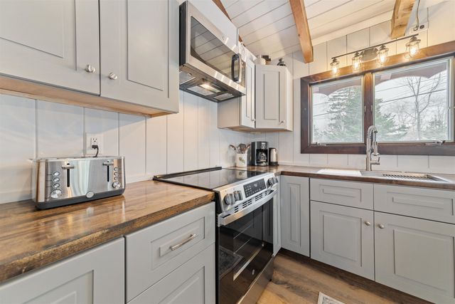 261 Handle Road, Dover, VT 05356