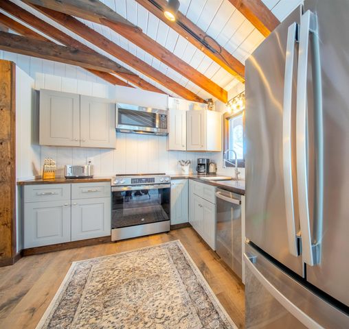 261 Handle Road, Dover, VT 05356