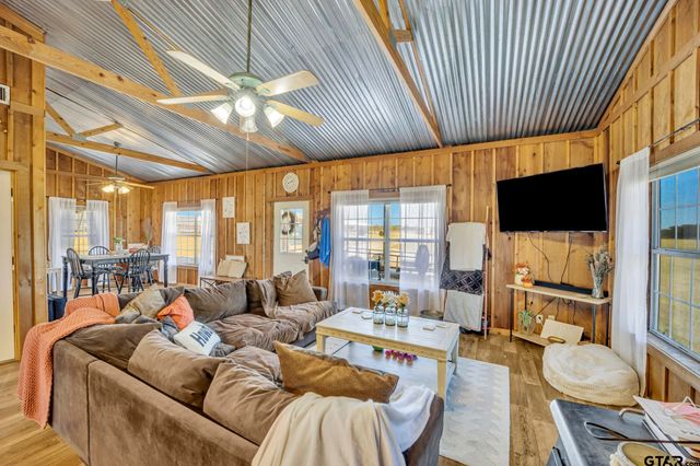 19316 Spillway Rd, Winona, TX 75792