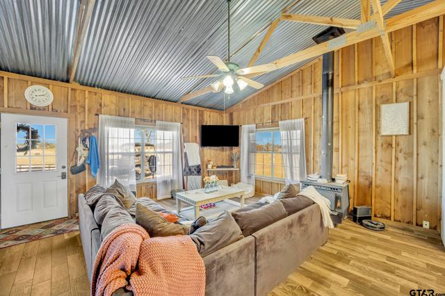 19316 Spillway Rd, Winona, TX 75792