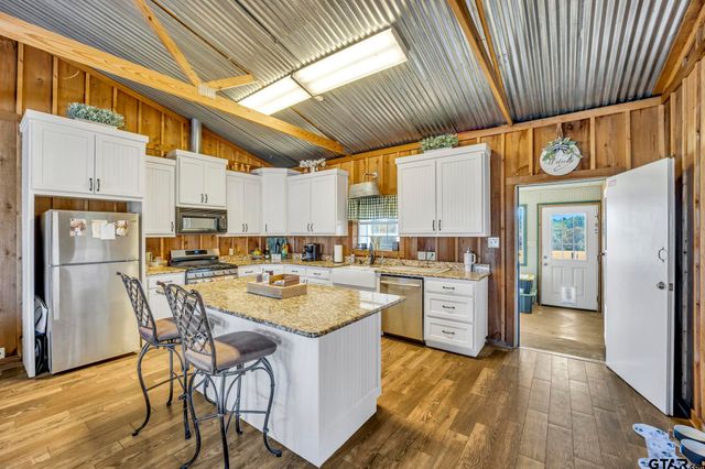 19316 Spillway Rd, Winona, TX 75792