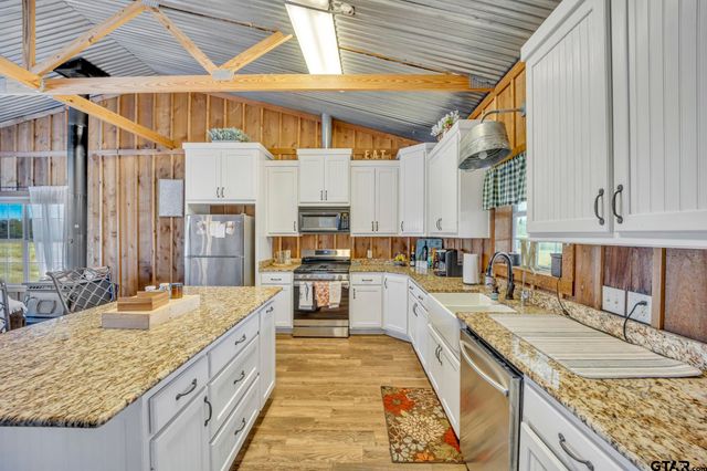 19316 Spillway Rd, Winona, TX 75792