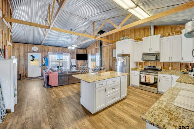 19316 Spillway Rd, Winona, TX 75792