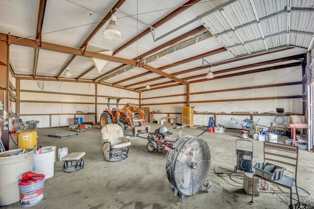 19316 Spillway Rd, Winona, TX 75792