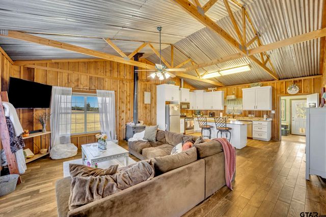 19316 Spillway Rd, Winona, TX 75792