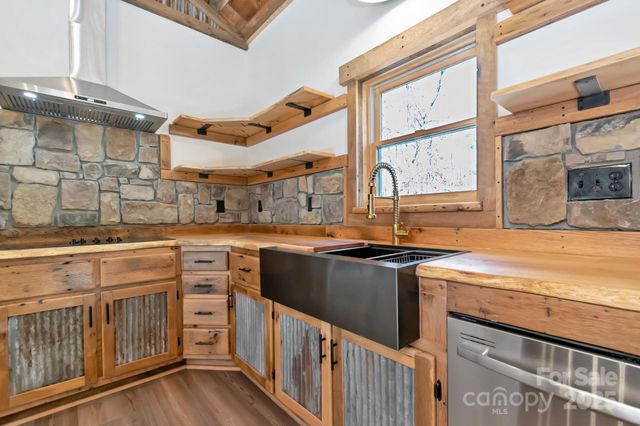 486 Hunter-Lysik Way, Laurel Springs, NC 28644