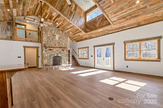 486 Hunter-Lysik Way, Laurel Springs, NC 28644