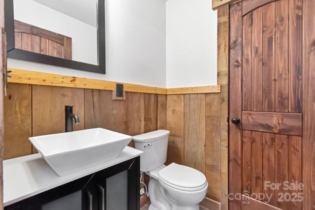 486 Hunter-Lysik Way, Laurel Springs, NC 28644