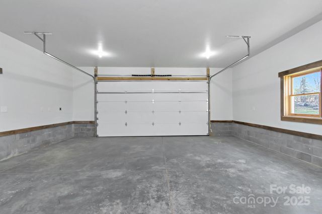 486 Hunter-Lysik Way, Laurel Springs, NC 28644