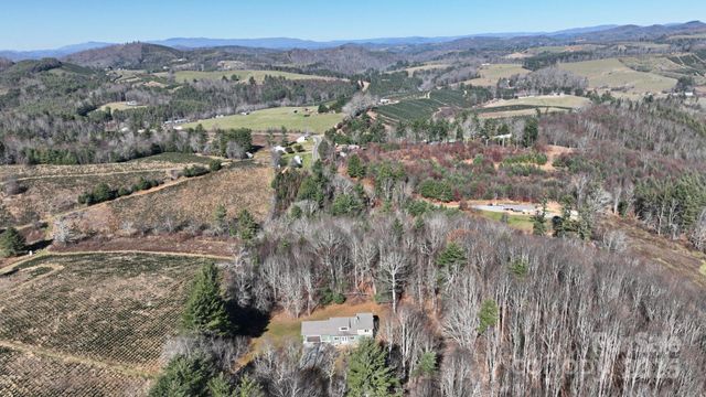 486 Hunter-Lysik Way, Laurel Springs, NC 28644