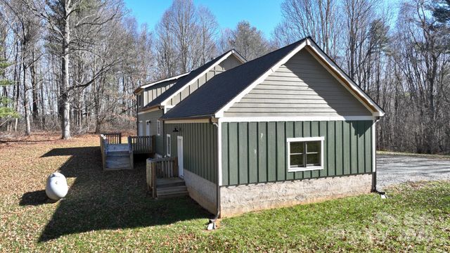 486 Hunter-Lysik Way, Laurel Springs, NC 28644
