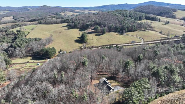486 Hunter-Lysik Way, Laurel Springs, NC 28644