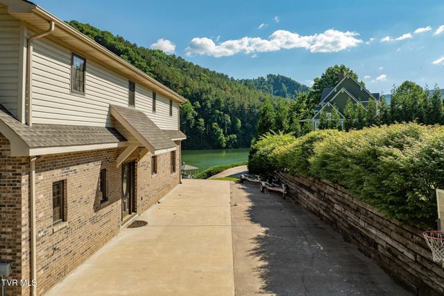285 Cable Hollow Road, Butler, TN 37640
