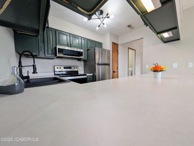 1310 SWIFTS HIGHWAY H202, Jefferson City, MO 65109