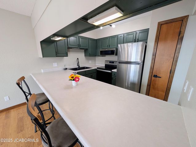 1310 SWIFTS HIGHWAY H202, Jefferson City, MO 65109