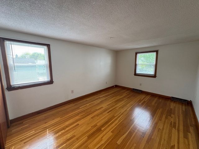 25 King 2, Watertown, MA 02472